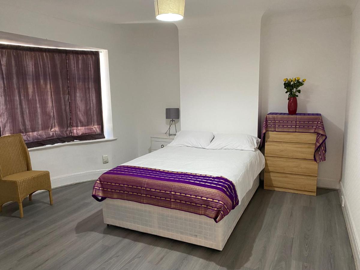 Апартаменти Sunrup Heathrow Feltham Екстер'єр фото